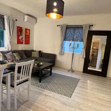Fresh And Cozy Little House 45Km In Taby Leilighet Stockholm Eksteriør bilde